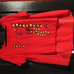 Disney Queen of Hearts t-shirt size 2XL worn once Red